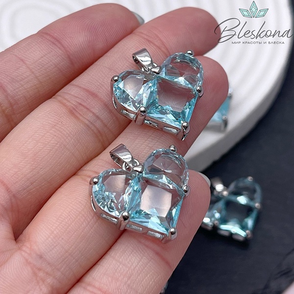 Подвеска Сердце голубые цирконы, цвет серебро 18*21мм 