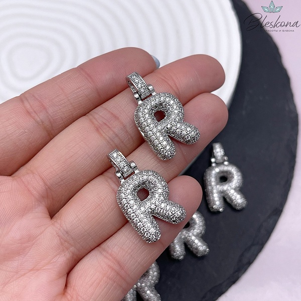 28 мм, Цвет серебро, Буква цирконы объемная с бейлом R