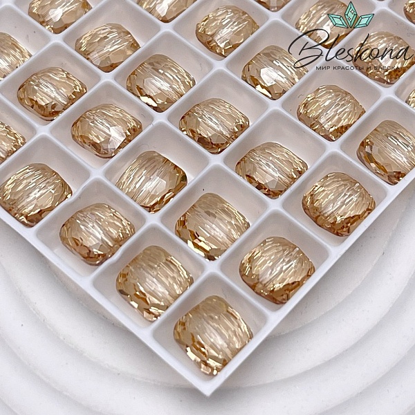 5035 Square Cusion 8 mm Crystal Golden Shadow