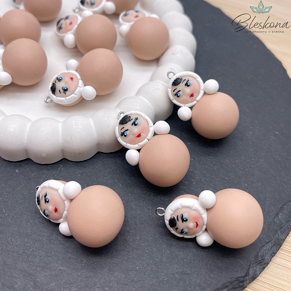 36*20,5 мм, Цвет серебро, Подвеска Неваляшка бежевая