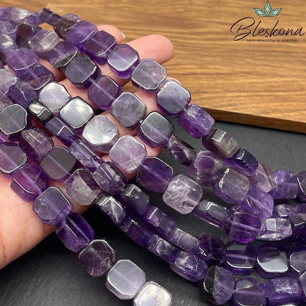 Аметист плоский квдрат фриформ 12-12,5 мм
