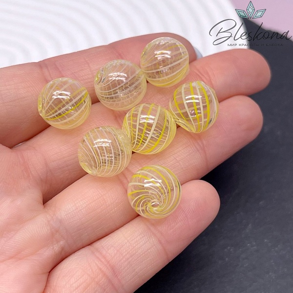 13 мм Бусина шар стекло прозрачное бело-желтые полосы