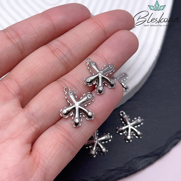 18*17 мм Цвет серебро, Подвеска цветок с цирконами