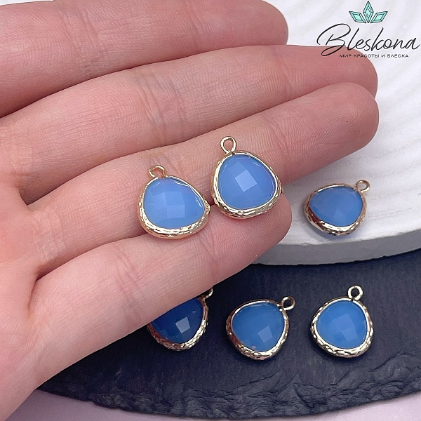 13*15,8 мм Цвет золото, Подвеска синий циркон в обрамлении 