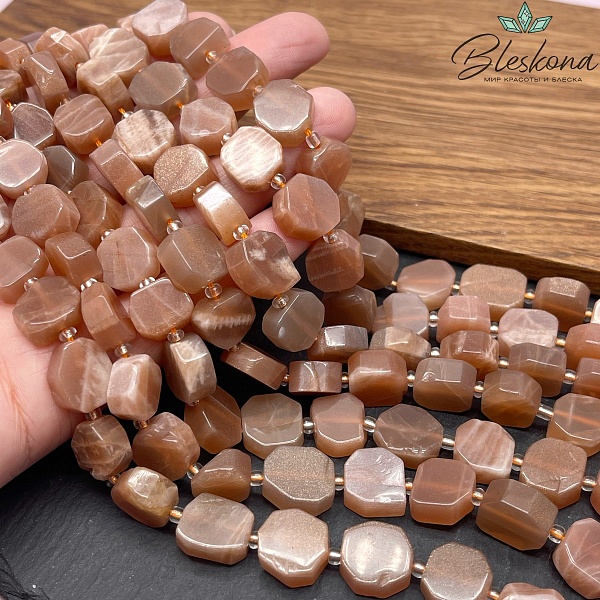 Солнечный камень плоский квадрат фриформ 11-12 мм