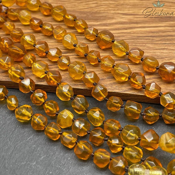 Янтарь коричневый галтовка огранка 8-10 мм 