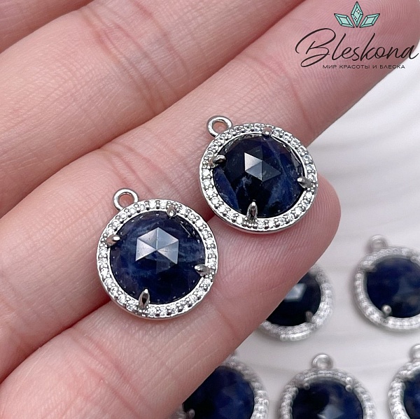 13 мм, цвет серебро Подвеска круг Содалит огранка в обрамлении цирконы
