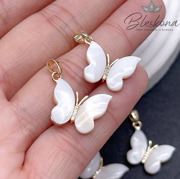 13,5*16 мм Цвет золото, Подвеска бабочка цирконы, белый перламутр