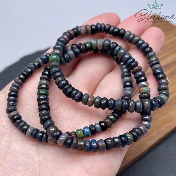 Опал черный с радужным переливом 5,5 мм 17 см