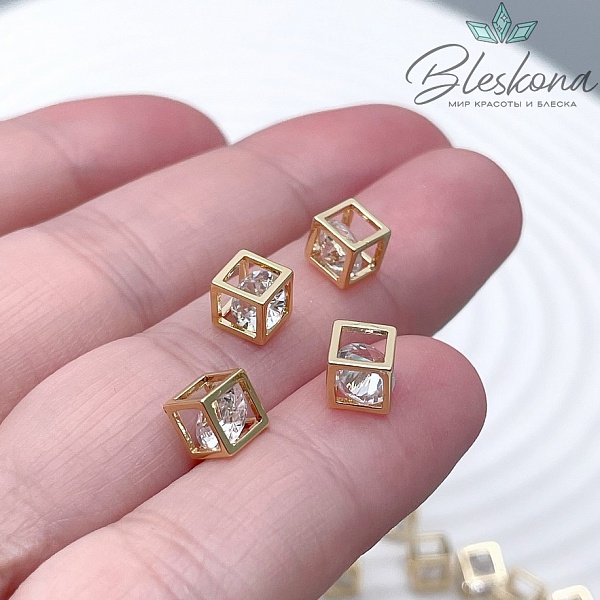 5 мм Цвет золото, Подвеска Куб с цирконом внутри 