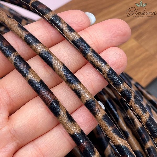 Шнур из экокожи леопардовый принт темный 6 мм