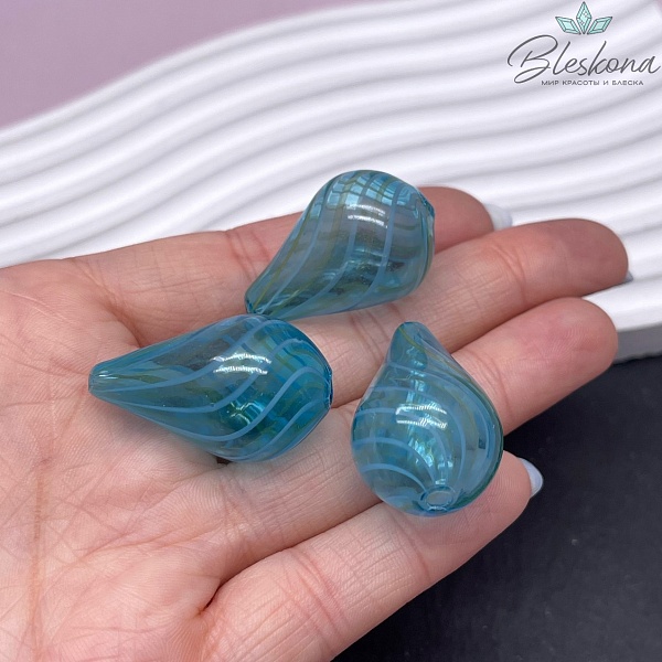 30-32 мм Бусина капля стекло голубое бело-желтые полосы