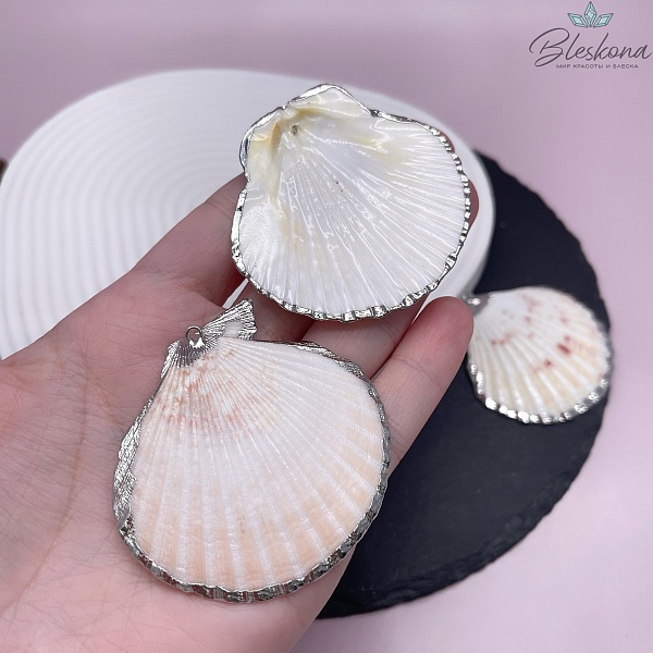 (43-56)*(50-60)мм, Цвет серебро, Подвеска Тихоокеанский ситцевый гребешок бежево-коричневый