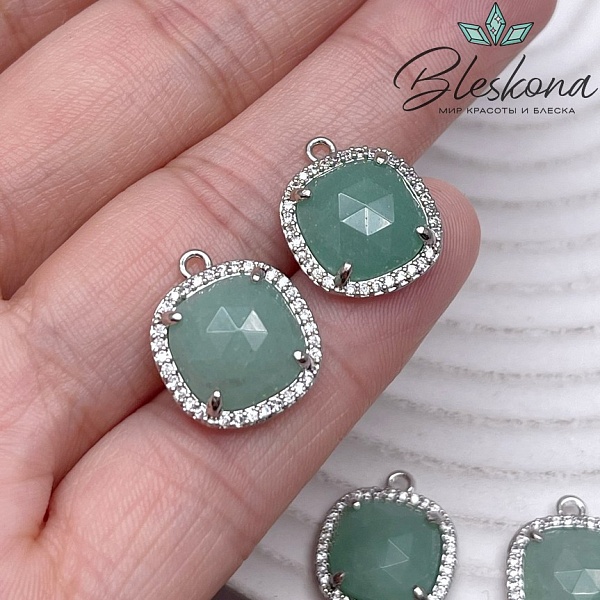 14мм, цвет серебро ,Подвеска квадрат Авантюрин в обрамлении цирконы