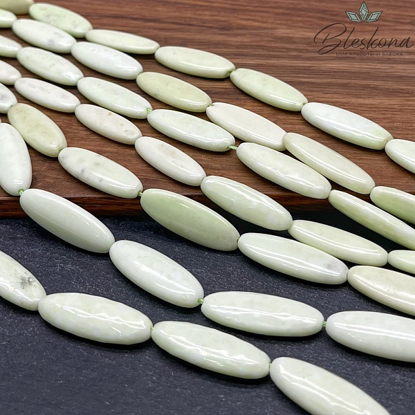Халцедон овал 28*10 мм