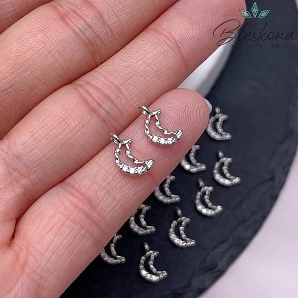 5*10,5мм, Подвеска полумесяц  цирконы ,цвет серебро 