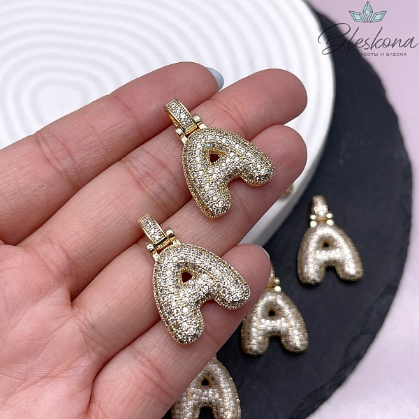 28 мм, Цвет золото, Буква цирконы объемная с бейлом А 