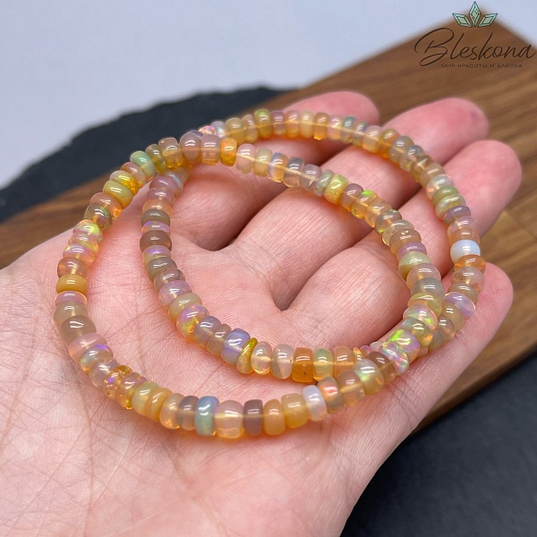 Опал Эфиопский с радужным переливом №1 5,5 мм сет 17 см