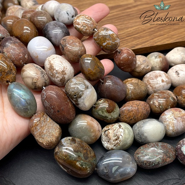 Яшма с включениями халцедона галтовка (20-29)*(15-20) мм