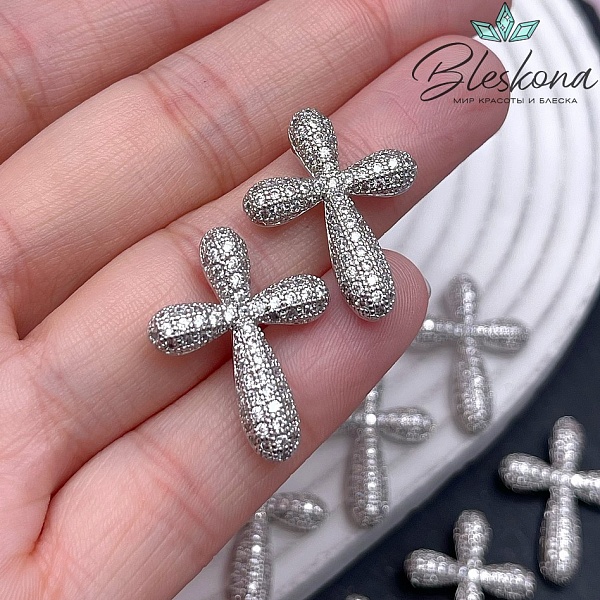 24,7*19,7 мм Цвет серебро, Подвеска крест цирконы 