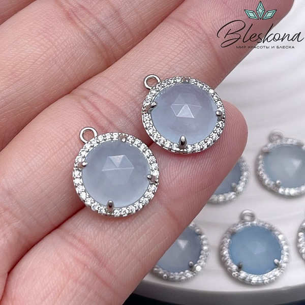 13 мм, цвет серебро Подвеска круг Кварц тонированный голубой огранка в обрамлении цирконы