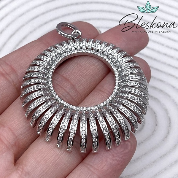 50*46 Цвет серебро, Подвеска круг лучики с цирконами и бейлом