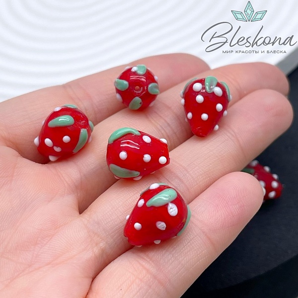 14*12 мм Бусина клубничка ярко- красная с белыми точками