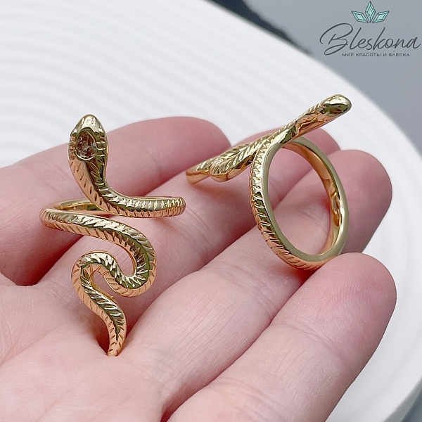 21,8 мм, Цвет золото, Кольцо безразмерное змея фактурная циркон
