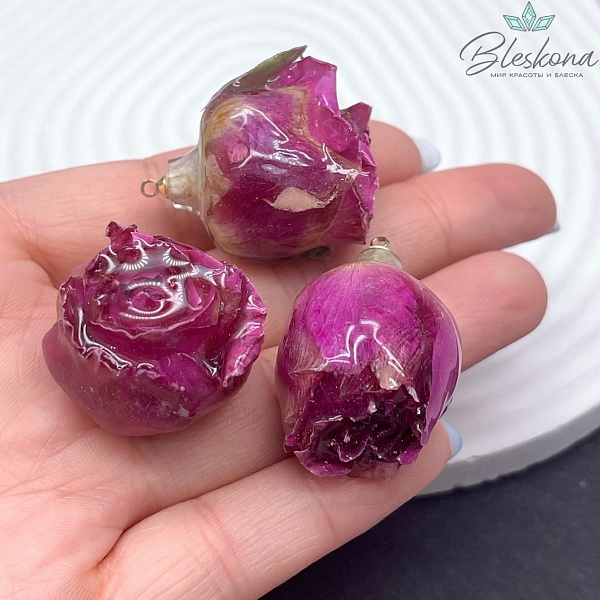 32-35 мм, Цвет золото, Подвеска роза в эпоксидной смоле