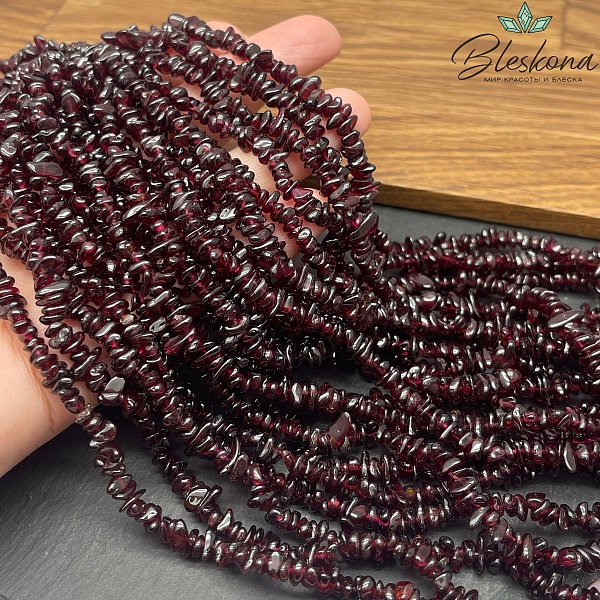 Крошка Гранат ширина бусин ~ 4-6 мм