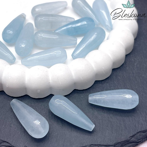 Кварц тонированный светло-голубой капля огранка 28*10 мм (штучно)