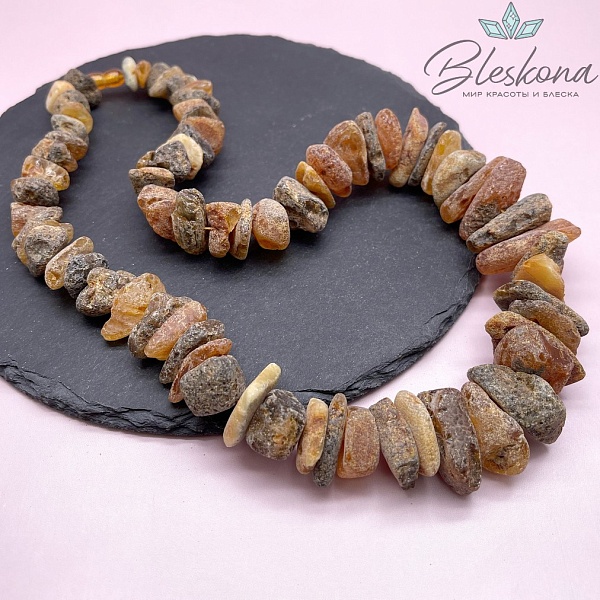 Янтарь крошка на увеличение темный 15-30 мм