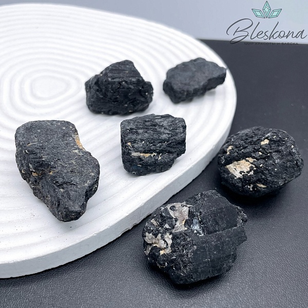 Черный турмалин (шерл) необработанный 28-35 мм