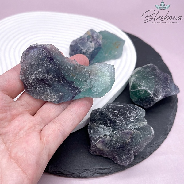 Флюорит зеленый необработанный 45-70 мм 