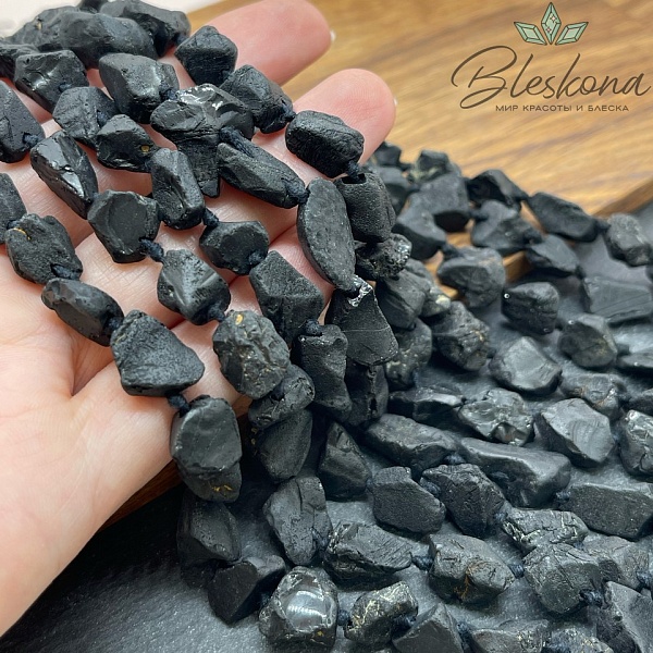 Шпинель черная  куски 8-11 мм
