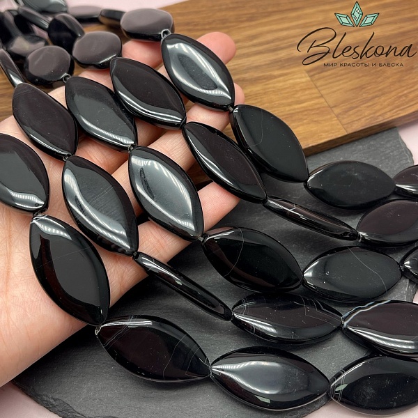 Агат черный с прожилками миндальная форма 40*24 мм