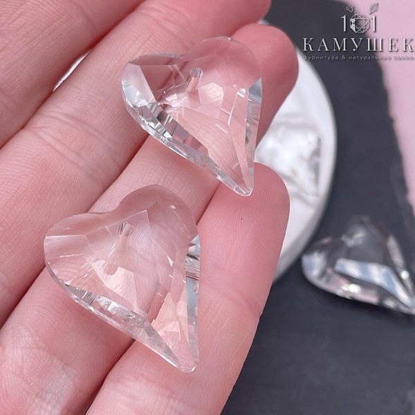 26,5*21,5 мм, Подвеска сердце стекло белое уп. 2 шт