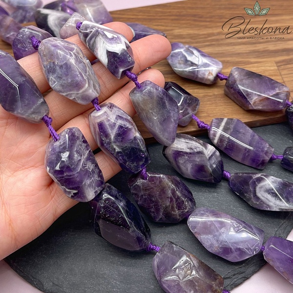 Аметист  фриформ огранка (27-35)*(16-21) мм