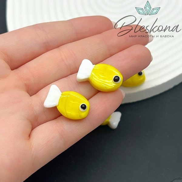 20*12 мм  Бусина рыбка желто- белая