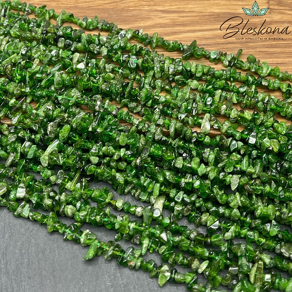 Крошка Хромдиопсид ширина бусин ~ 5-7 мм