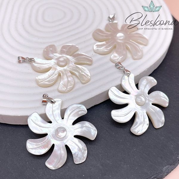 39 мм Цвет Серебро, Подвеска цветок белый перламутр 