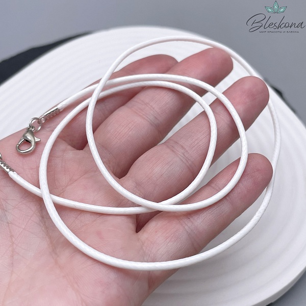 Шнурок белый под кулон из экокожи, цвет серебро 58см