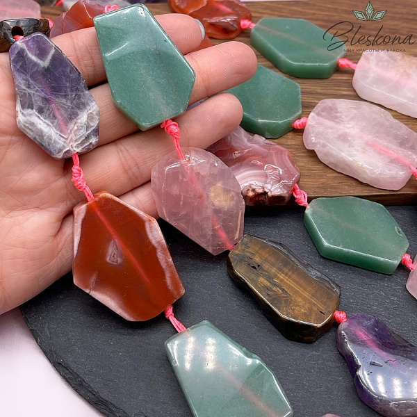 Микс плоский фриформ розовый кварц, авантюрин, сердолик, аметист, тигровый глаз (27-43)*(21-30) мм