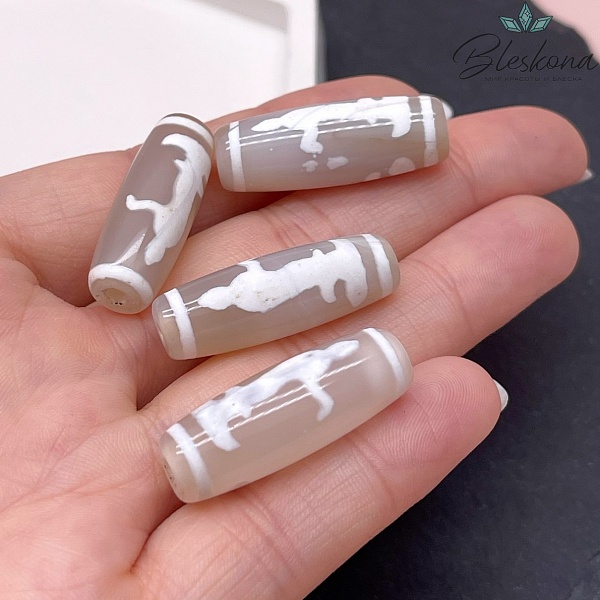 Бусина Дзи Гуань Инь серо-белый бочонок 30*11 мм