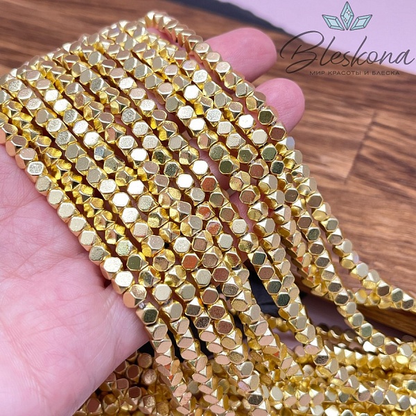 4 мм Гематин имитация, цвет светлое золото, куб огранка