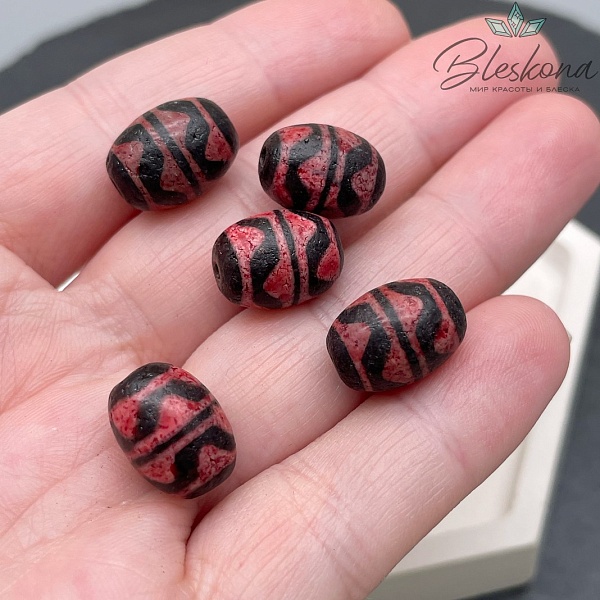 Бусина Дзи 2-й Тигриный клык черно-красный бочонок 10*12 мм