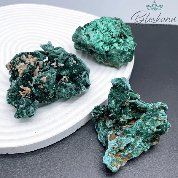 Малахит необработанный Плисовый  крупные куски