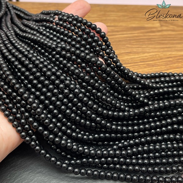 Бусины стекло черное 4 мм