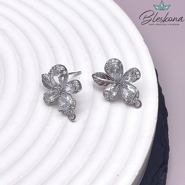 17*13 мм Цвет серебро, Пусеты цветочек с листиком цирконы