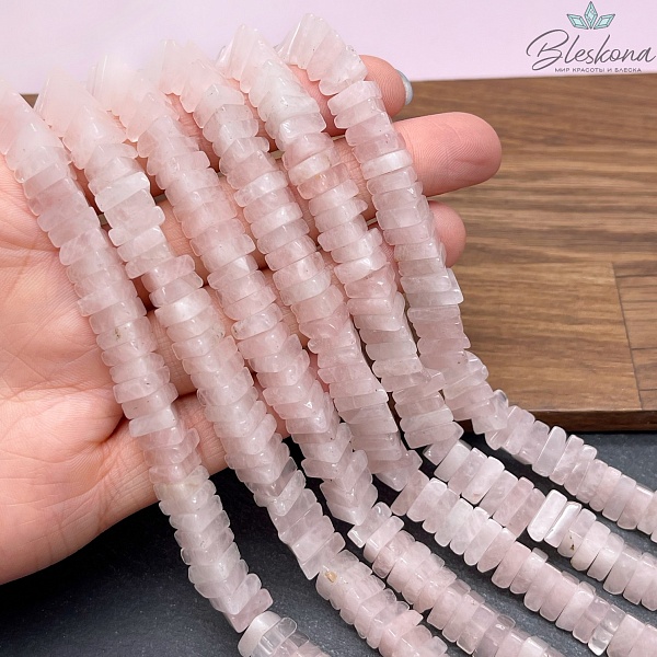 Розовый кварц треугольник 10 мм